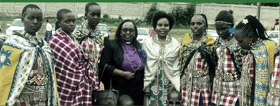 Community women and foundation representatives gathered together